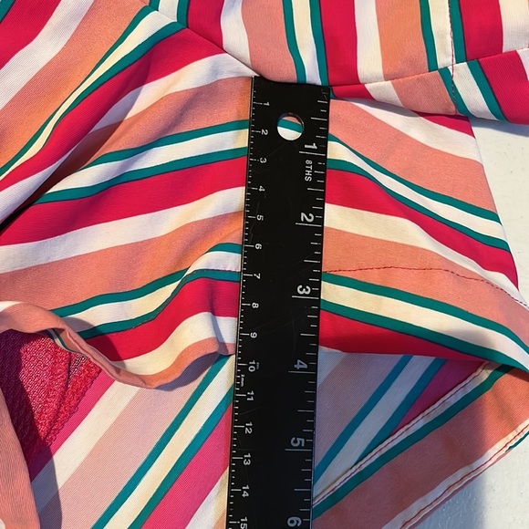 The North Face size medium pink striped shorts front slash pockets - Picture 11 of 13